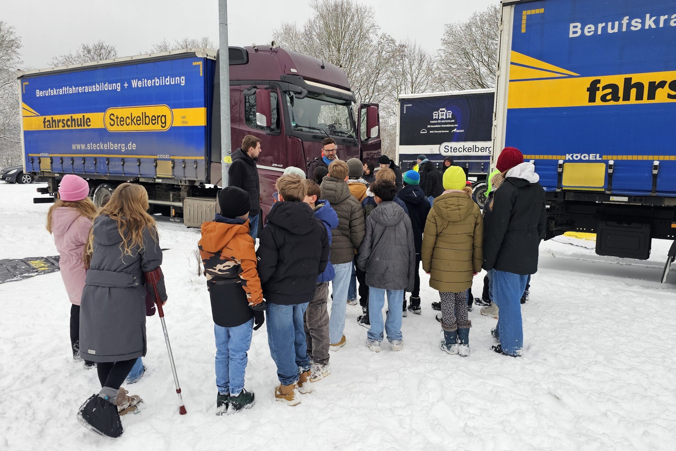 200 Schülerinnen und Schüler erforschen den toten Winkel